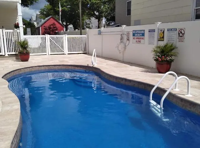 Fountain Motel Townhouse With Shared Pool